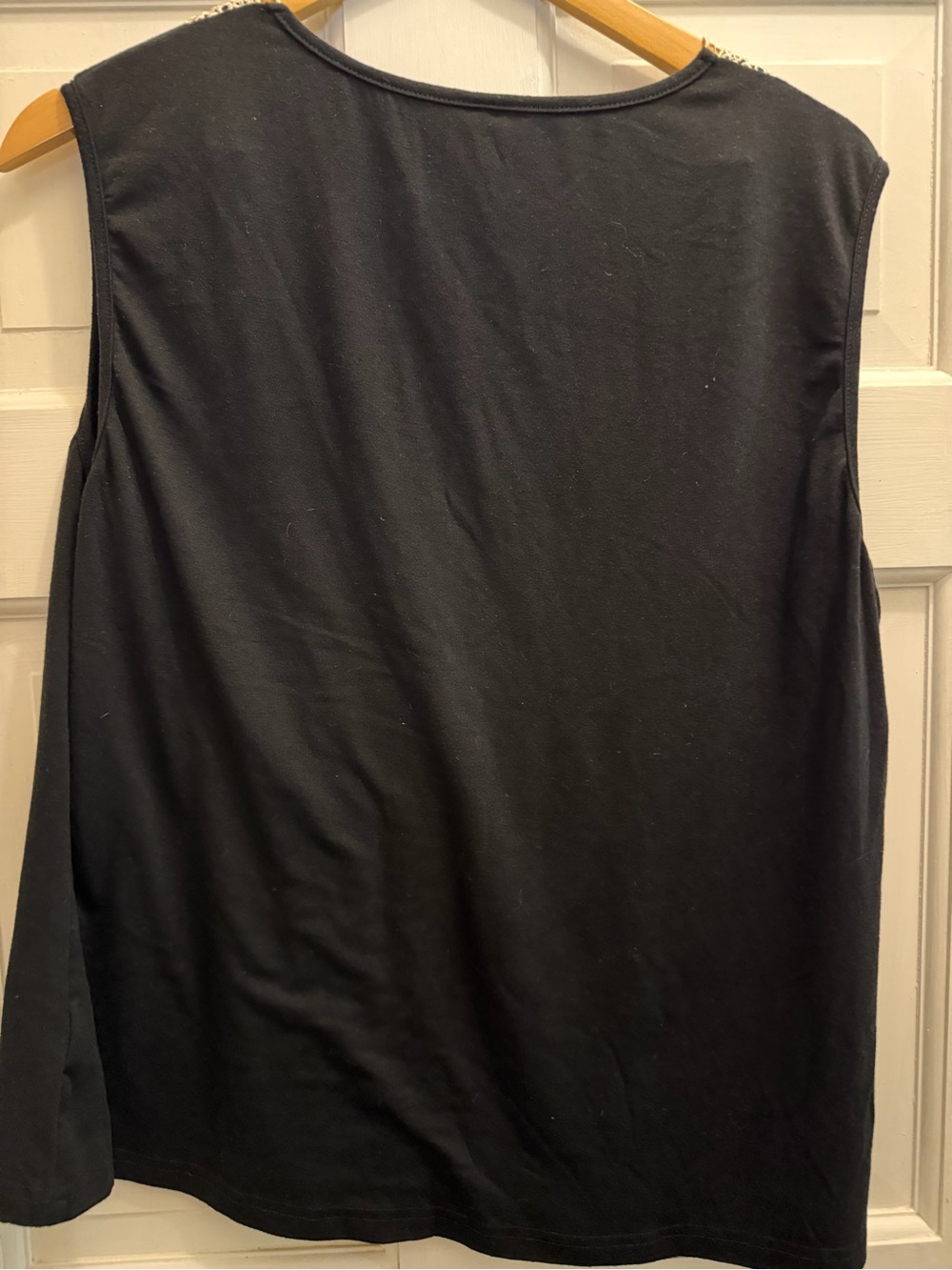 Women’s Black Sleeveless V-Neck Top with Cream Crochet Trim - XL - Picture 3 of 4